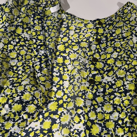 Lush Floral Button-Back Top - Picture 10 of 12